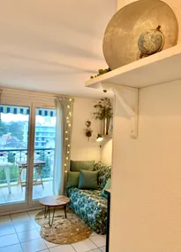 Beachfront apartment + balcony + parking + pool - Image 2