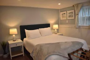 Anchors Away Inn Cozy Walk to Beach, Courtyard - Image 3