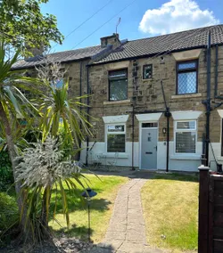 Bumblebee Cottage, cosy retreat - garden & parking - Image 2