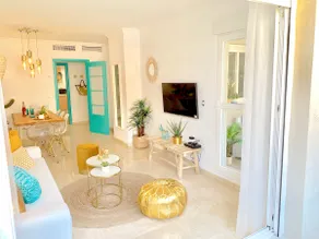 Charming apartment on the beach - Pool and parking - Image 4