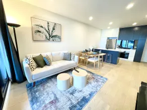 Waterfront Luxury - FREE Gym/Pool/Sauna & Parking - Image 3