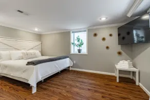 The Farmhouse Retreat 1BrPerfect downtown location - Image 4