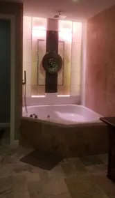 Regal Spa Suite, (3 rms) Spa Bath, Pool & Hot tub - Image 5