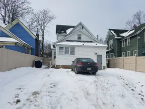 Downtown 2-Story Cottage - Image 3
