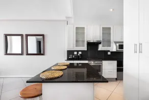 Deluxe Apartment, 2 Bedrooms, Sea View, Beachfront - Image 4