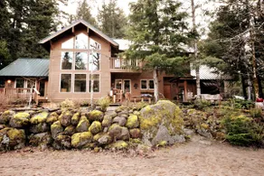 Glacier river retreat, WI-FI, Hot Tub and bbq - Image 4