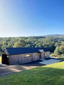 Relax and unwind at Three Paddocks and a Hill - Image 4