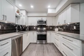 Beautiful private suite - Image 3