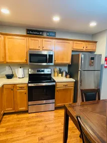 Private 2BR Carriage Home/kitchen/laundry sleeps 4 - Image 5