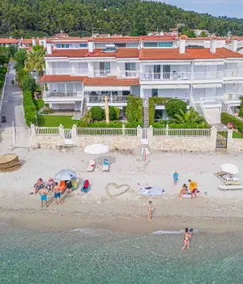 Great 1st line sea-side location - Image 5