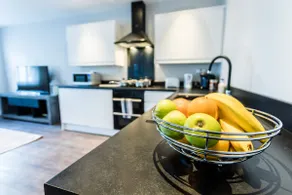 Wiltshire Suite - Luxury Serviced Flat in Old Town with secure parking - Image 4