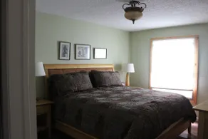 Cozy Condo - Walk to Plaza - Image 5