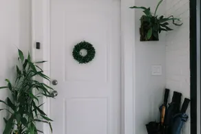 New 2 bed apt in townhouse 30 day legal - Image 4