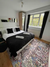 Comfortable cosy cream central, 2 bedroom home. - Image 4