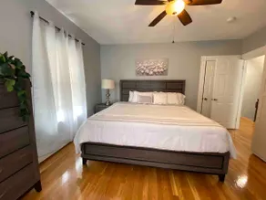 Charming 4R Boston home w/parking, 5 min to Casino - Image 5
