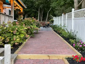 In town Cozy-Cottage-Glam w/ Fab backyard 2bd/2B - Image 3