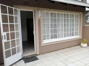 Tranquil garden apartment - free Wi-Fi - Image 2