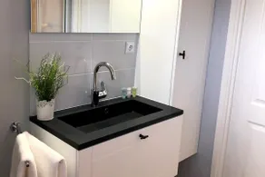 Luxury 2-Person Apartment - Image 3