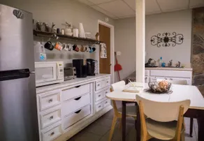 3 Bedrooms in Quiet Neighborhood - Image 4