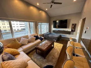 An epic spot. free parking, steam shower. - Image 2