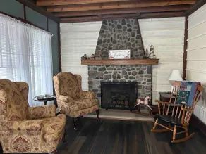 Blue Streak Cottage Steps from Lake, Park & Hotel - Image 3