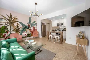 Chic 1 Bed Apartment Blocks from Little Havana - Image 3