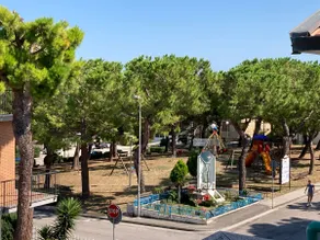 3 bedroom apartment - sea/residential area - Image 3
