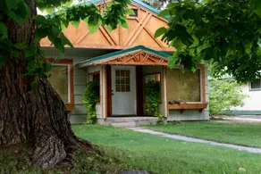 Garden Haus · One of a kind cottage. Downtown - Image 3