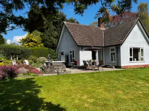 Spacious home with hot tub, lovely garden & views - Image 2