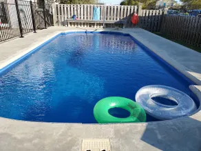 Private pool in Port O'Connor - Image 3