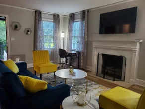 Cheerful 2 BR Near Colleges, Downtown, Attractions - Image 5
