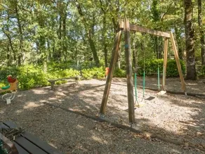 House with pool and lake - Image 3