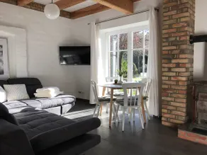 House with fireplace and idyllic garden - Image 3