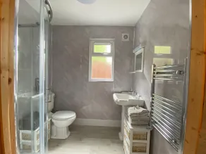 Lilys Lodge at The Hand Inn, Llanrhaeadr - Image 5