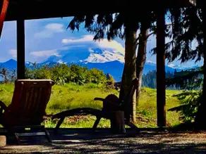 Red Barn Retreat, hot tub, patio, valley views - Image 3
