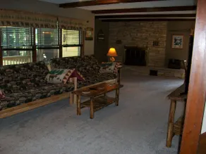 Spacious newly remodeled pet-friendly home - Image 4