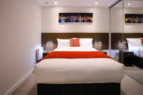 Flinders Street Apartments Melbourne CBD - Image 2