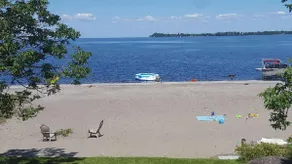 Entire home and hot tub right on Lac St Jean - Image 4