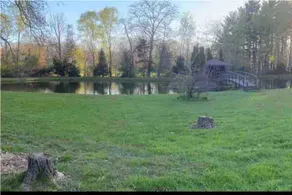 Lakefront Log Cabin Retreat - Image 4