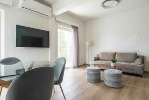 SeaView Stylish Suite in Varkiza - Image 3
