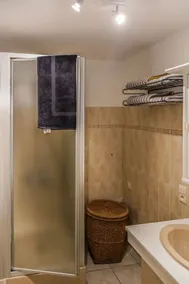 F2 in a 1930s villa - Image 2