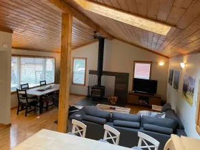 Cozy 2-bedroom cabin in the woods - Image 2