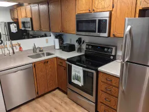 Charming 2-bedroom/bath condo close to downtown - Image 5
