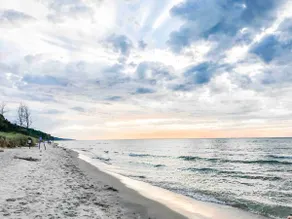 Lake Michigan Beach House |Sleeps 12 Walk to Beach - Image 2