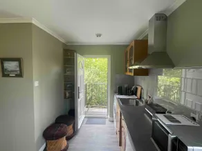 1-Bed self contained room w/parking - Image 4