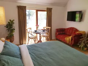 Cedar Suite: A Romantic, Daylesford Garden Retreat - Image 2