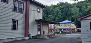 Village Living, Steps From the State Park Gorge - Image 2