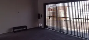 Complete house, 2-car garage, good location - Image 3