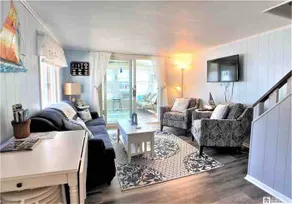 Cozy 2 Bedroom Canal Front Cottage With Private Dock - Image 3