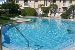 Remodeled 2 bdm in paradise, Steps to Beach/Pool - Image 2